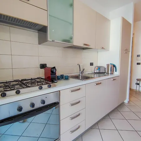 Moderno Bilocale Con Terrazzo In Pieno Centro *