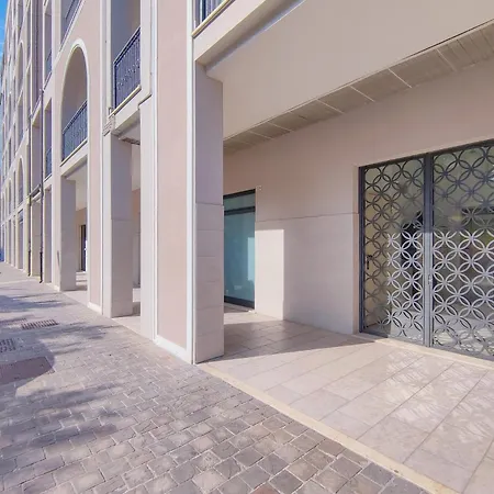 Moderno Bilocale Con Terrazzo In Pieno Centro