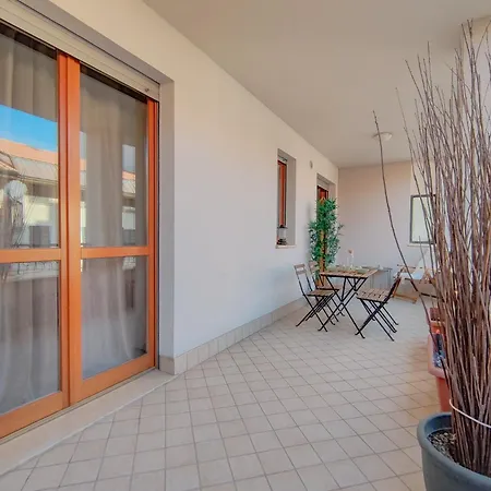 Moderno Bilocale Con Terrazzo In Pieno Centro