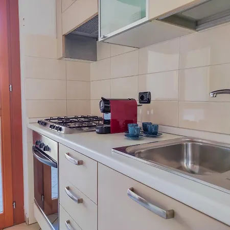 Moderno Bilocale Con Terrazzo In Pieno Centro