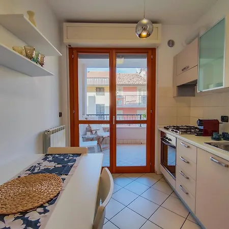 Moderno Bilocale Con Terrazzo In Pieno Centro Lägenhet *