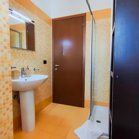 Lägenhet Moderno Bilocale Con Terrazzo In Pieno Centro Civitanova Marche