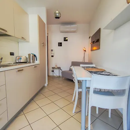 Moderno Bilocale Con Terrazzo In Pieno Centro * Civitanova Marche