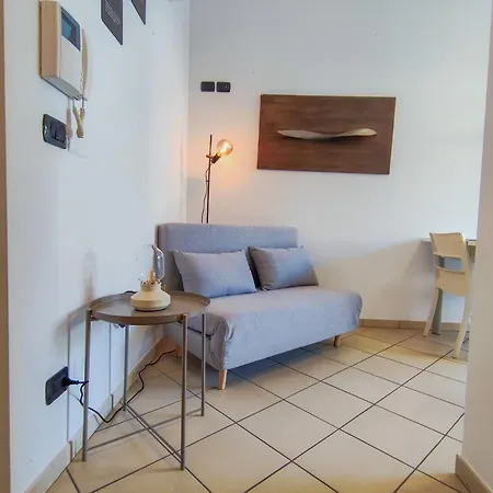 Moderno Bilocale Con Terrazzo In Pieno Centro Lägenhet