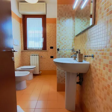 Moderno Bilocale Con Terrazzo In Pieno Centro Lägenhet *
