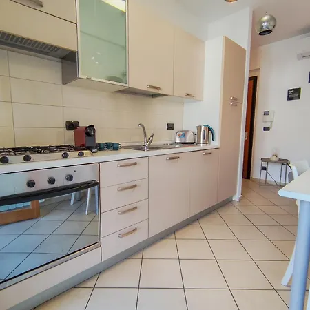 Lägenhet Moderno Bilocale Con Terrazzo In Pieno Centro Civitanova Marche