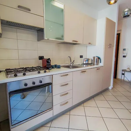 Moderno Bilocale Con Terrazzo In Pieno Centro Lägenhet