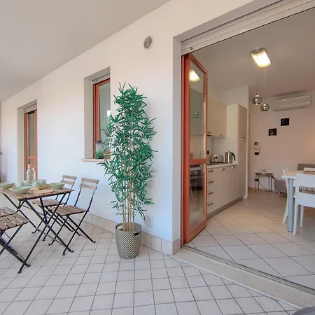 Moderno Bilocale Con Terrazzo In Pieno Centro